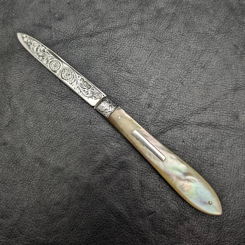 1902 年英國古董白珍珠貝殼手柄純銀雕刻刀片折疊筆刀